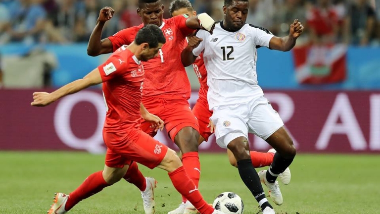البرازيل أعلنت التحدي وحققت الصدارة بفوزها على المنتخب الصربي (فيديو)